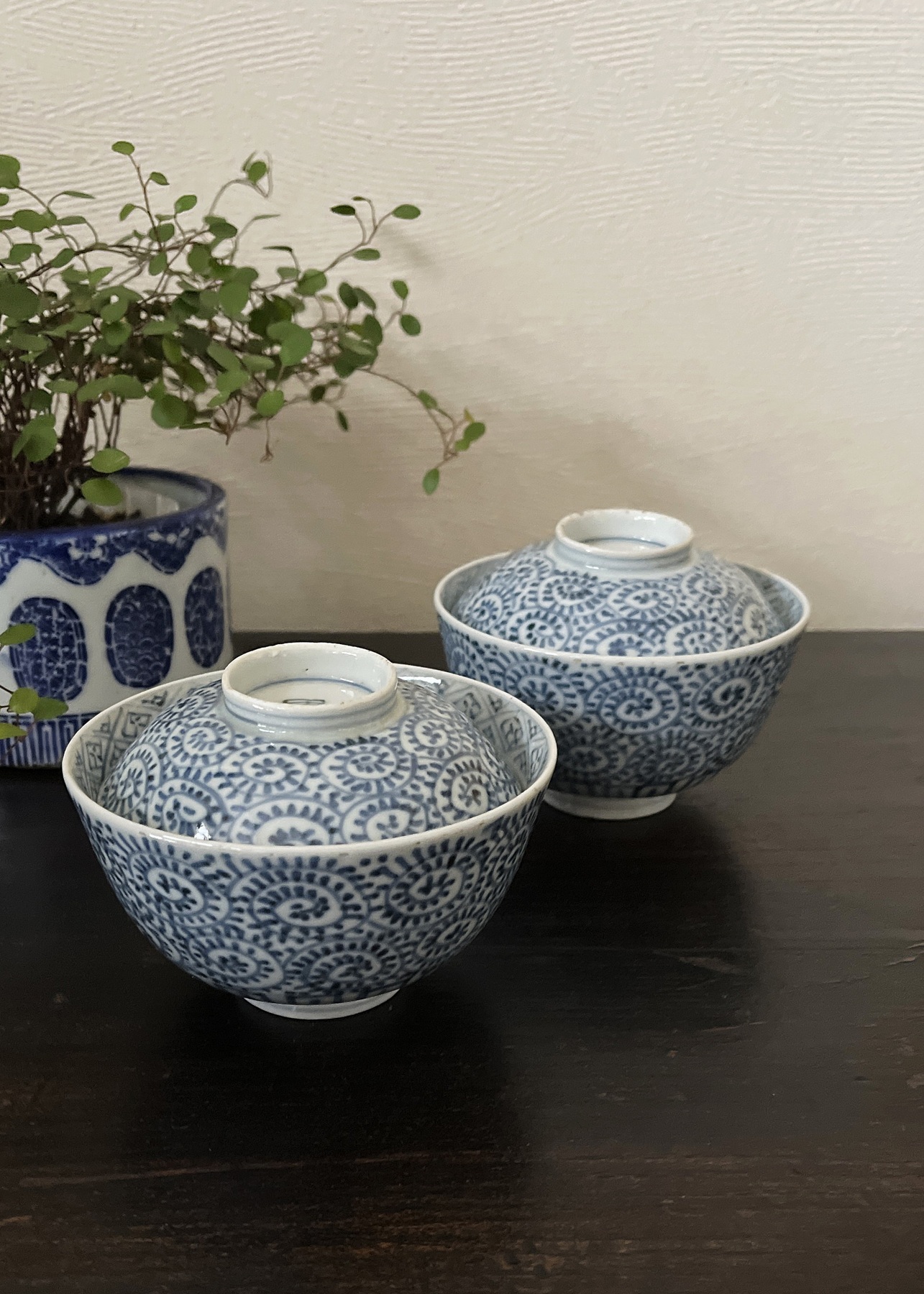 茶碗□明朝染付碗 第参号 唐物 平茶碗 骨董品 古い平鉢 花唐草紋 古玩