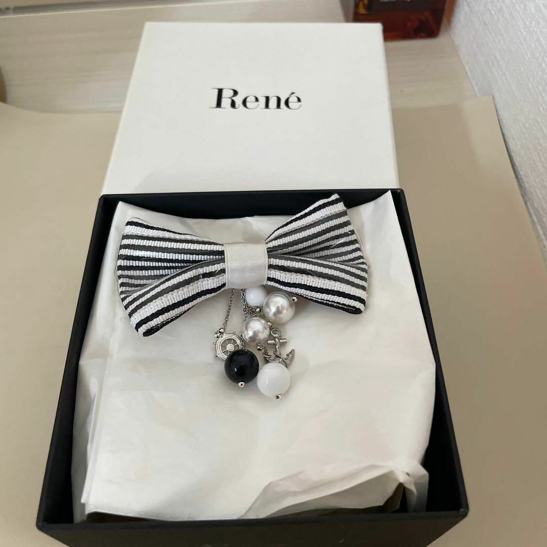 Rene リボン型ブローチ ゴールド系 パール Rene リボン型ブローチ