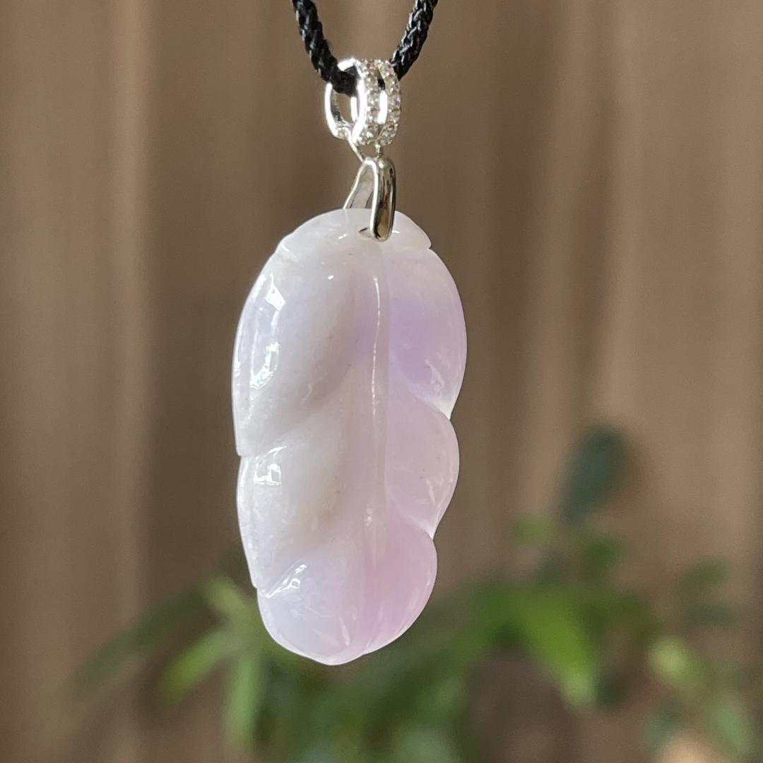 鑑別書付・ラベンダー無処理天然ミャンマー産本翡翠・リーフペンダント