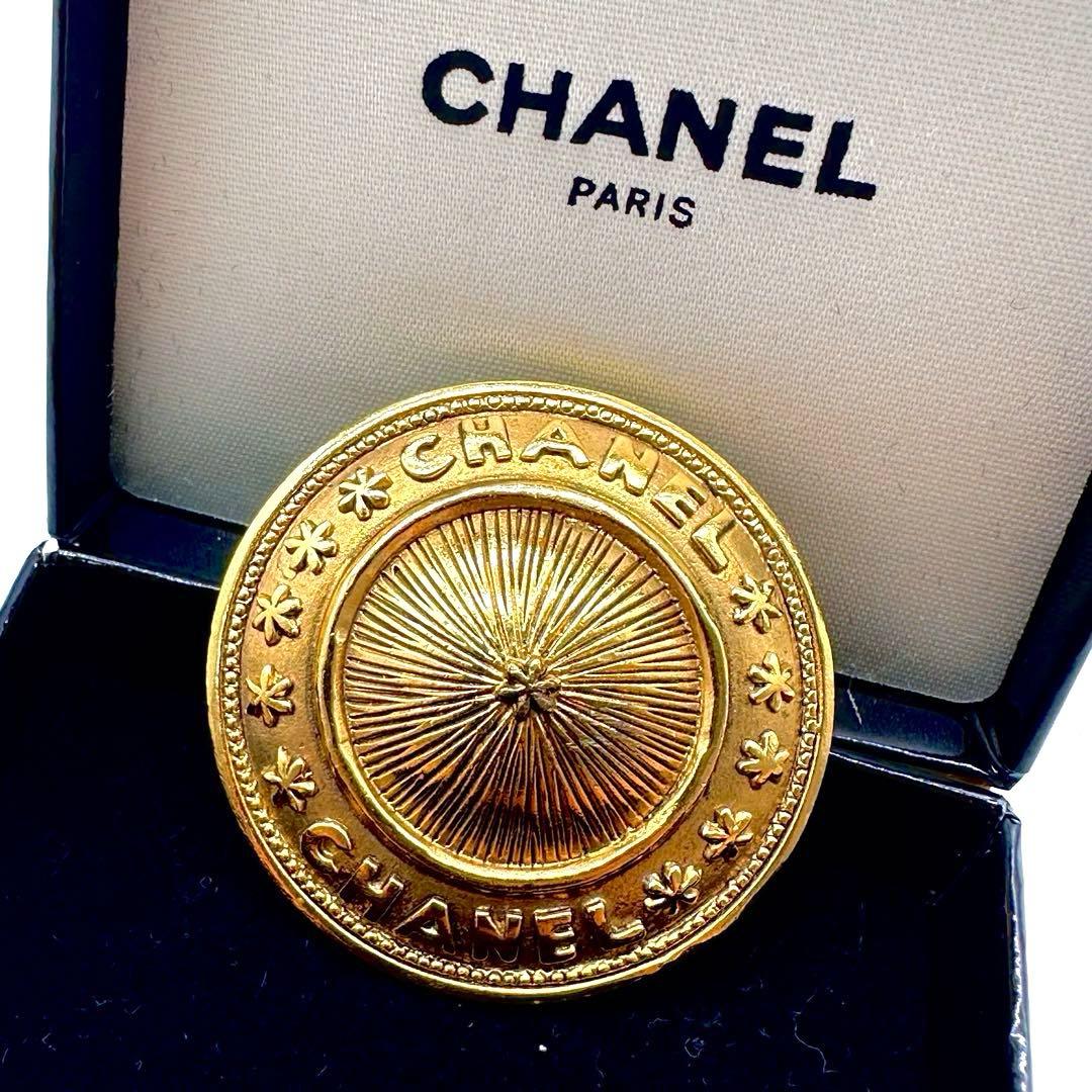美品・箱付✨シャネル ブローチ ラウンド ロゴ フラワー ヴィンテージ ゴールド 美品・箱付✨シャネル ブローチ ラウンド ロゴ フラワー ヴィンテージ