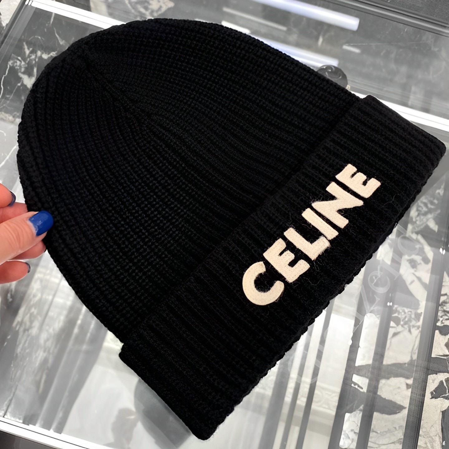 ギフトにも♪【CELINE】セリーヌロゴ入り ウール ニット帽 (CELINE